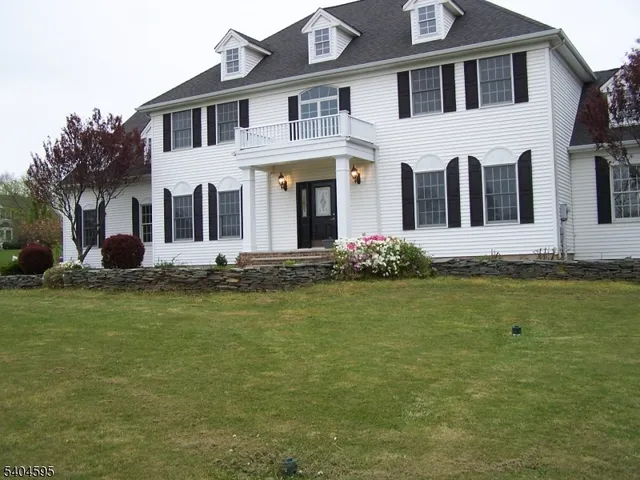 $875,000 | 20 Northwood Drive, Pittstown, NJ 08867