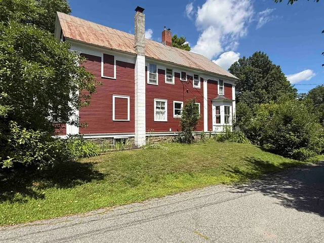 $575,000 | 53 Commonwealth Avenue, Hyde Park, VT 05655