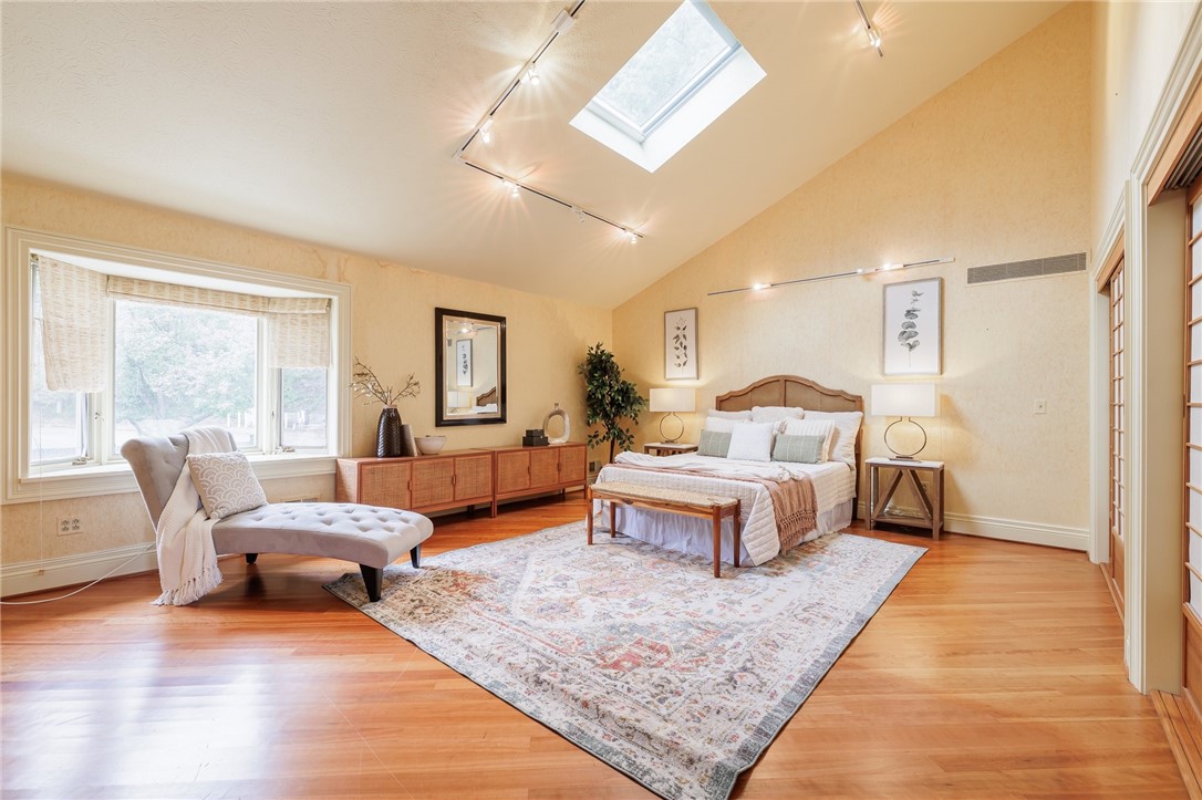 2 Bay Point Circle Irondequoit, NY 14622 - Photo 17 of 49 Primary suite