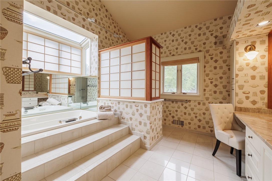 2 Bay Point Circle Irondequoit, NY 14622 - Photo 22 of 49 Soaking tub