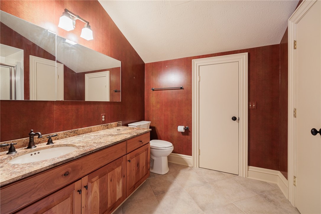 2 Bay Point Circle Irondequoit, NY 14622 - Photo 30 of 49 Third floor full bath