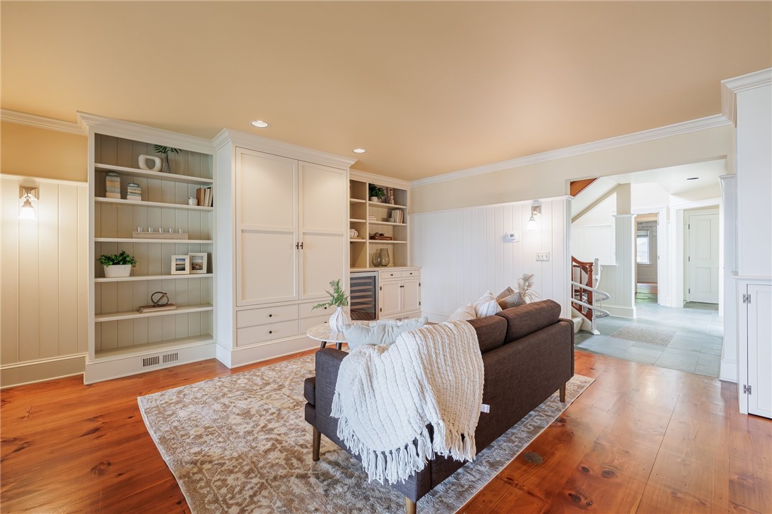 2 Bay Point Circle Irondequoit, NY 14622 - Photo 33 of 49 1st floor stunning built-ins and trim details