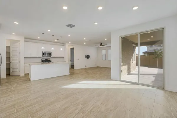 $2,600 | 12881 North 145th Drive, Surprise, AZ 85379