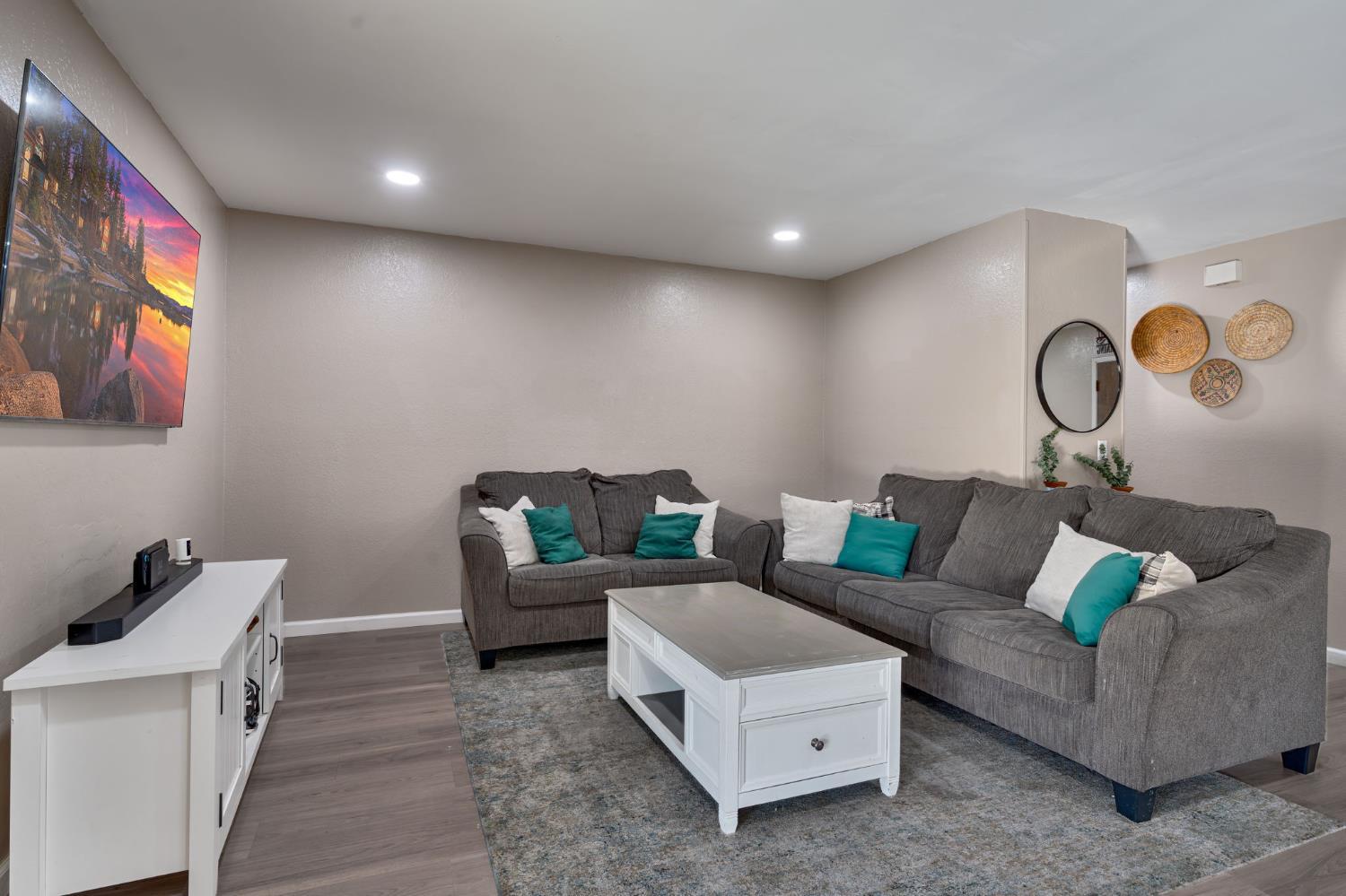 10732 Paiute Way Rancho Cordova, CA 95670 - Photo 3 of 21