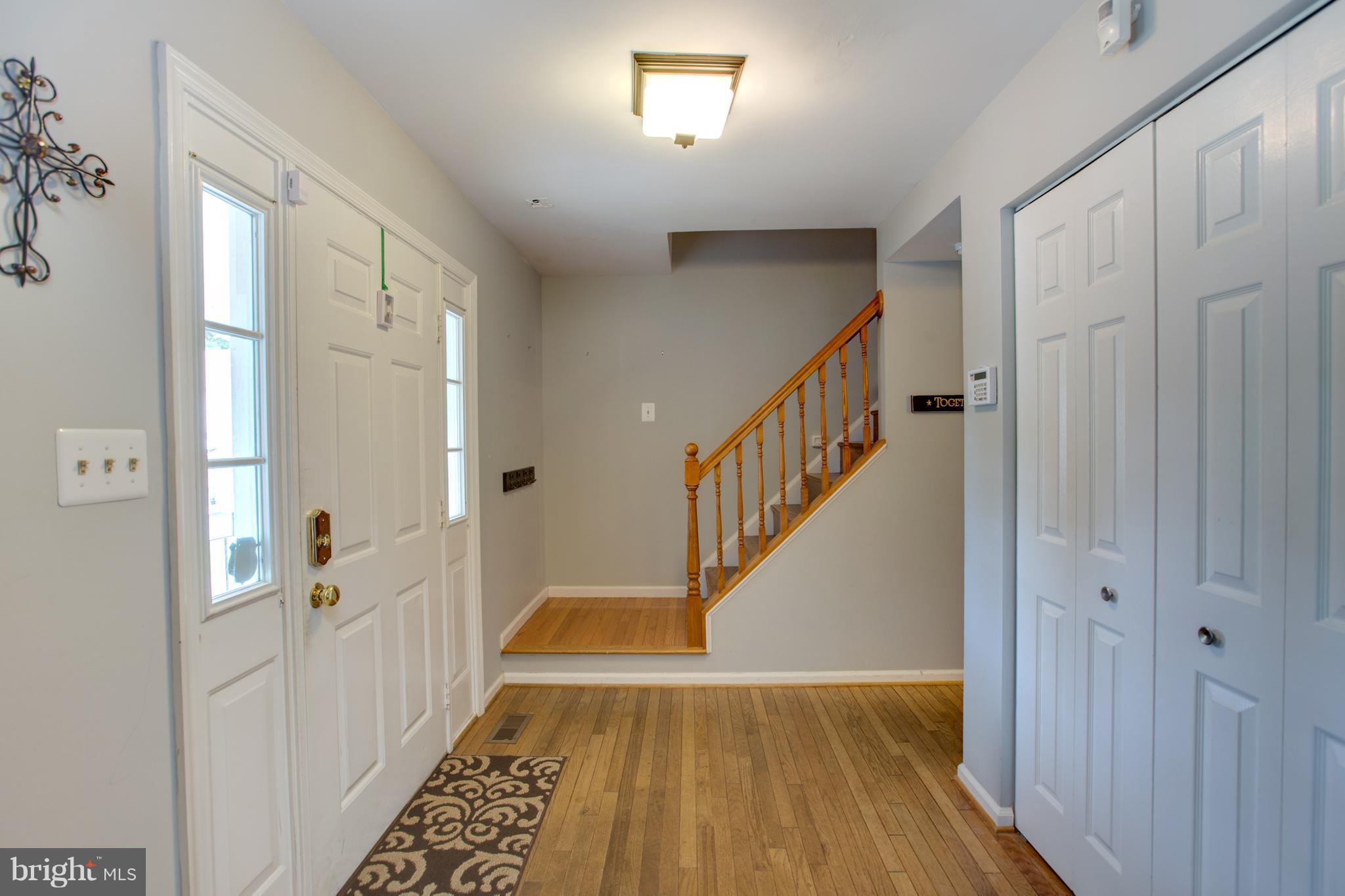 8500 Innisfree Drive Springfield, VA 22153 - Photo 3 of 30 Foyer