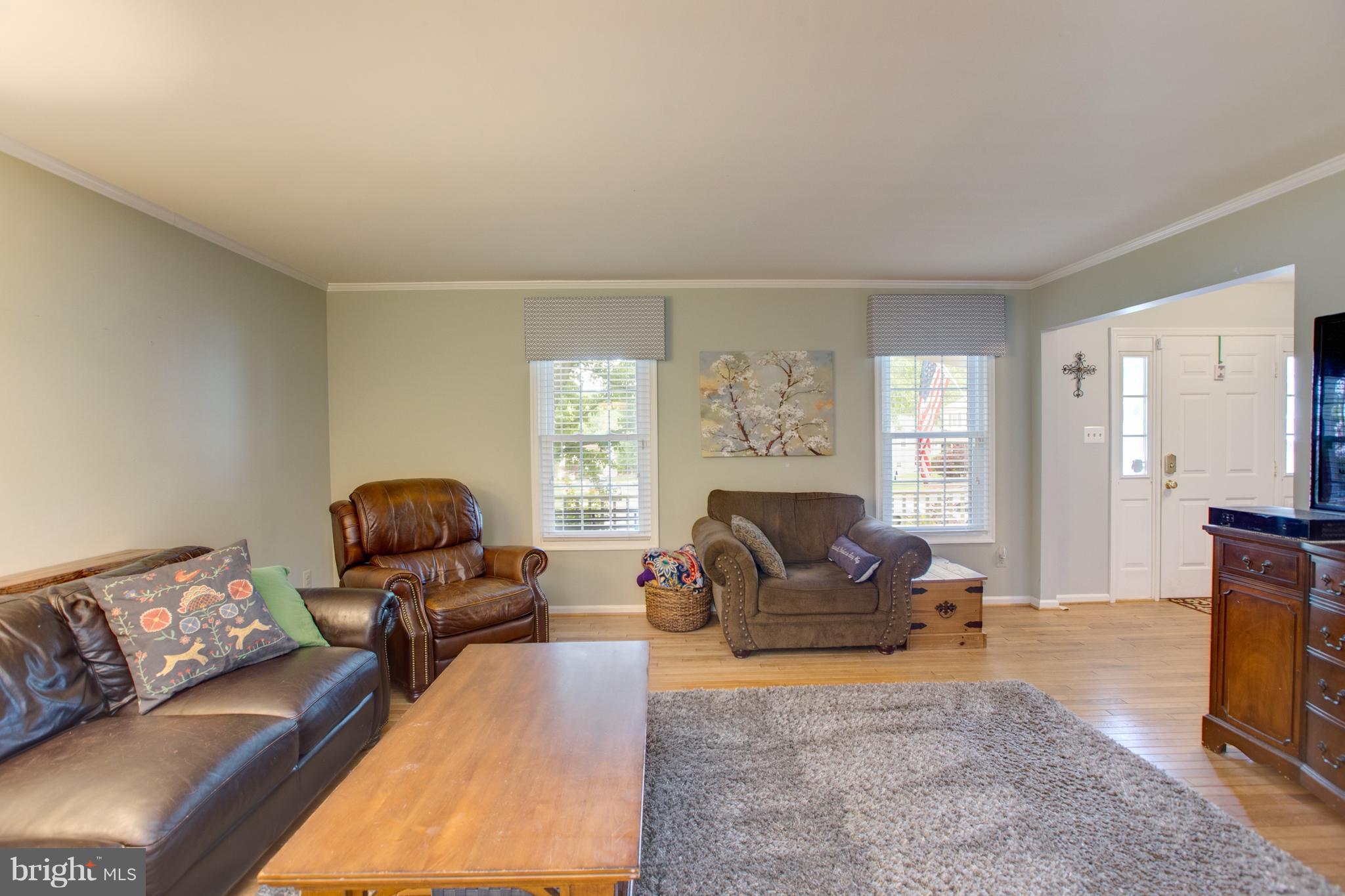 8500 Innisfree Drive Springfield, VA 22153 - Photo 5 of 30 Living Room