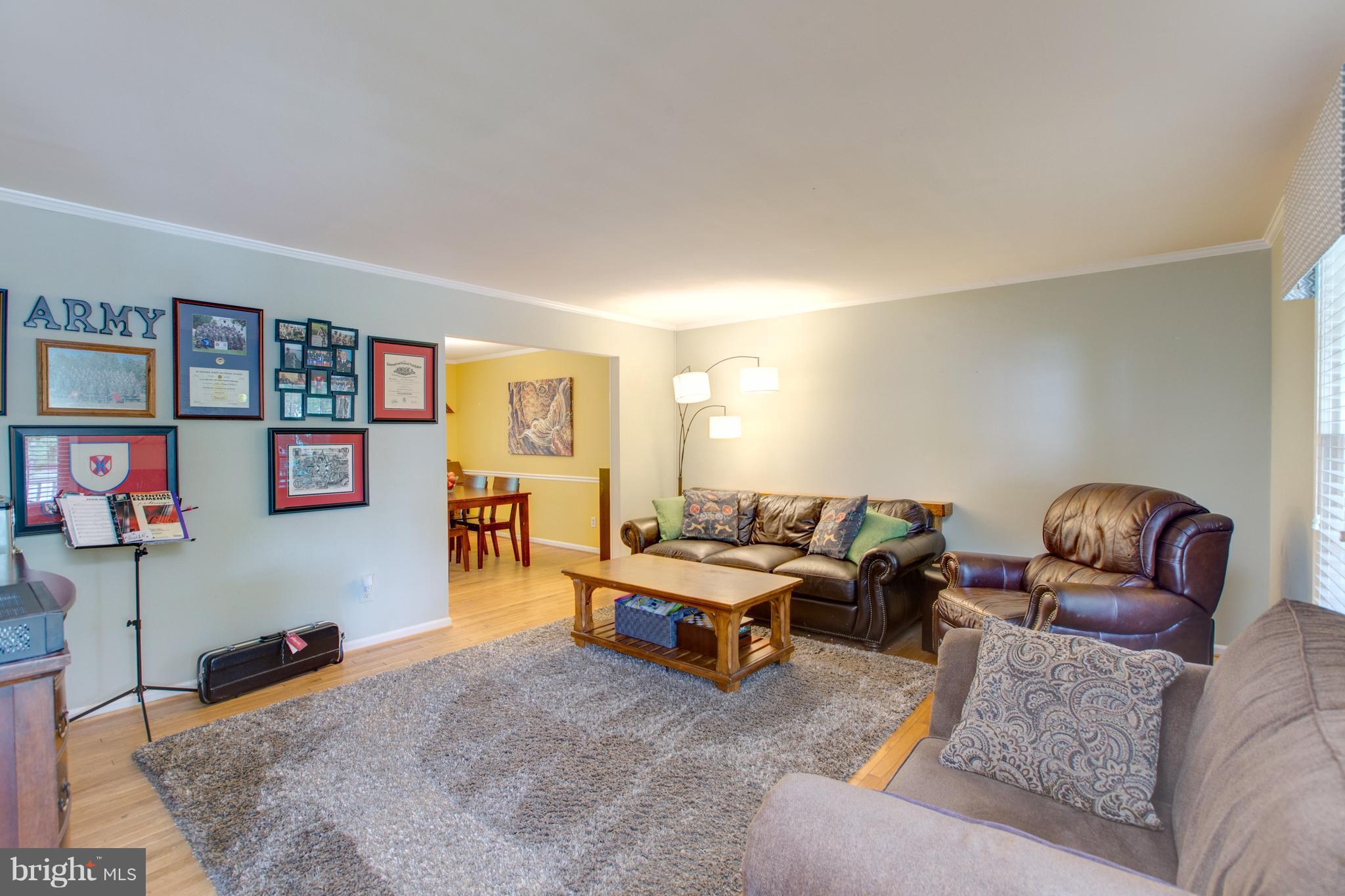 8500 Innisfree Drive Springfield, VA 22153 - Photo 7 of 30 Living Room
