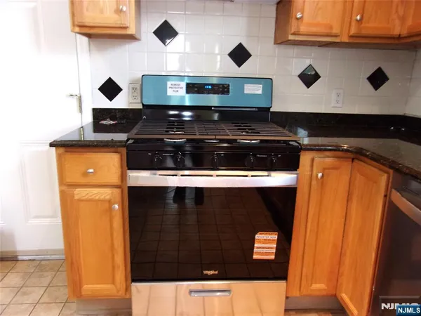 $2,000 | 1 Hawthorne Avenue, Unit 1, Park Ridge, NJ 07656