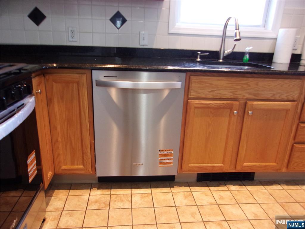 1 Hawthorne Avenue, Unit 1 Park Ridge, NJ 07656 - Photo 5 of 19