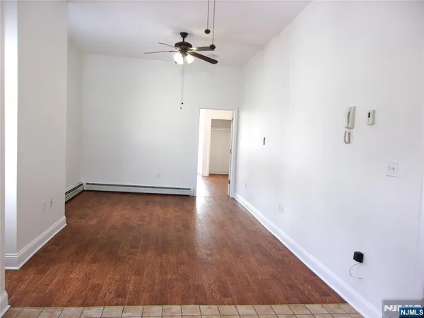 $2,000 | 1 Hawthorne Avenue, Unit 1, Park Ridge, NJ 07656