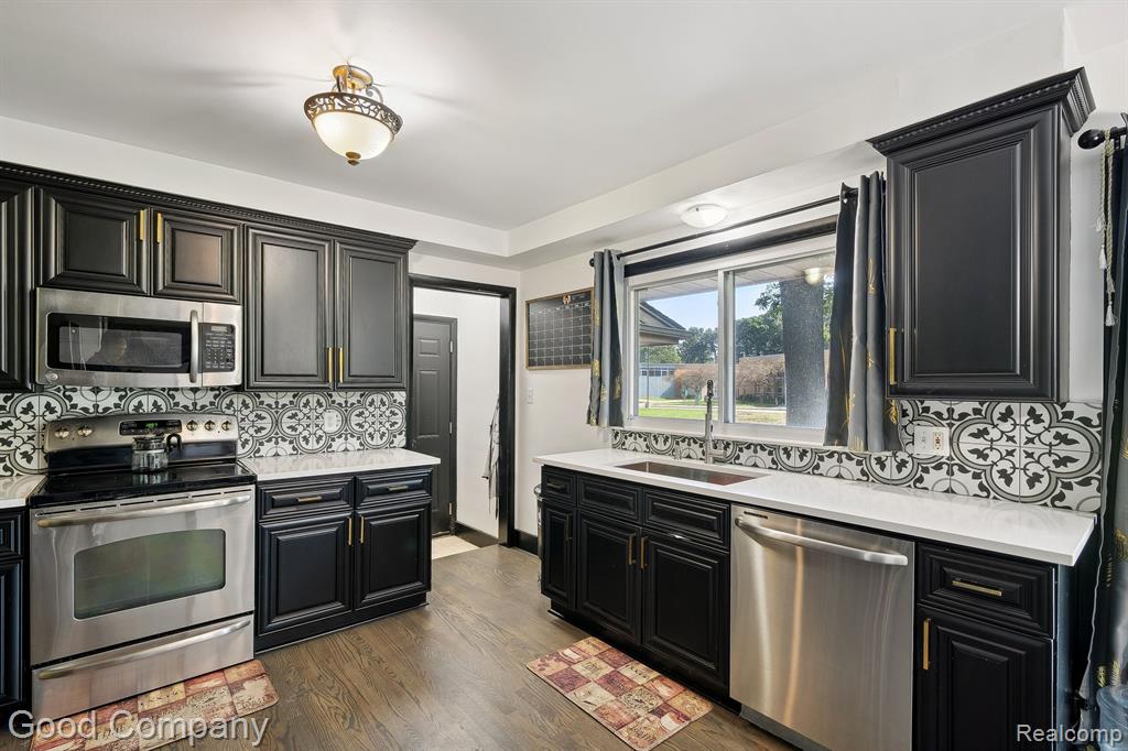 32115 Bonnet Hill Road Farmington Hills, MI 48334 - Photo 10 of 41