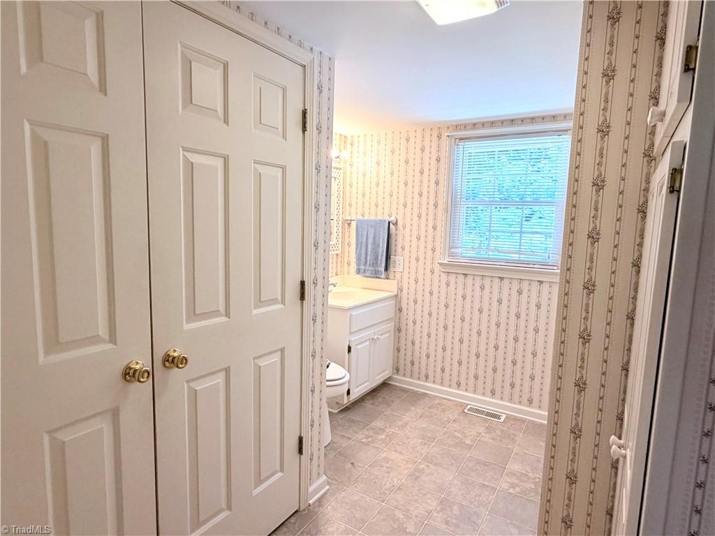 176 West Robin Road Elkin, NC 28621 - Photo 7 of 25