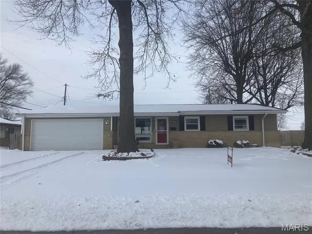 $215,000 | 13 Miami Court, Granite City, IL 62040