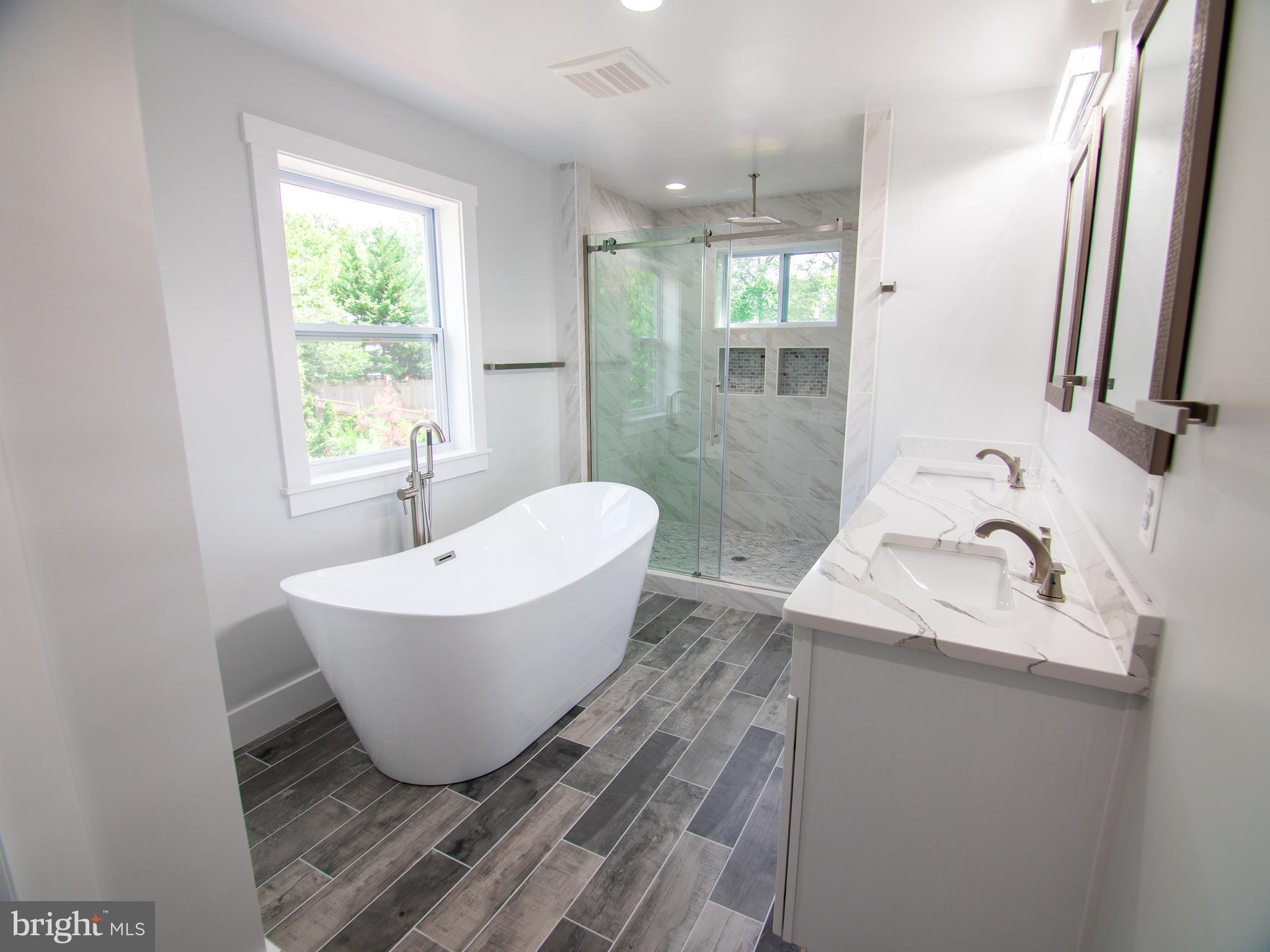 10505 Huntley Place Silver Spring, MD 20902 - Photo 17 of 23 Master Bathroom