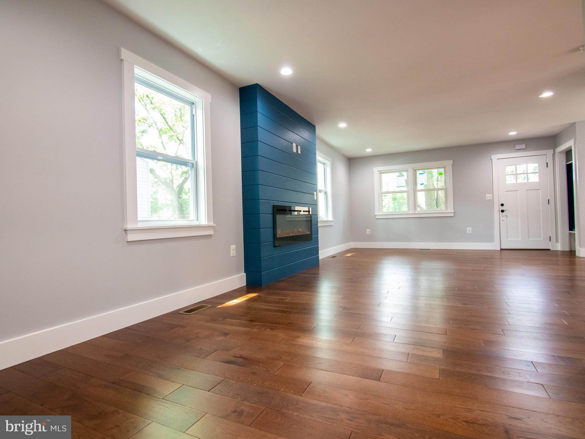 10505 Huntley Place Silver Spring, MD 20902 - Photo 3 of 23 Main level - Living Room Area