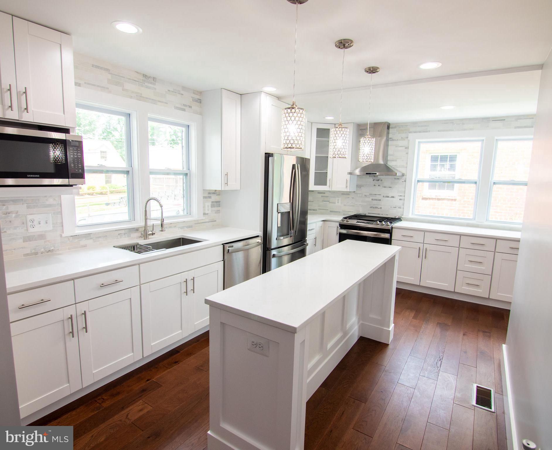 10505 Huntley Place Silver Spring, MD 20902 - Photo 4 of 23 Main level - Kitchen area with