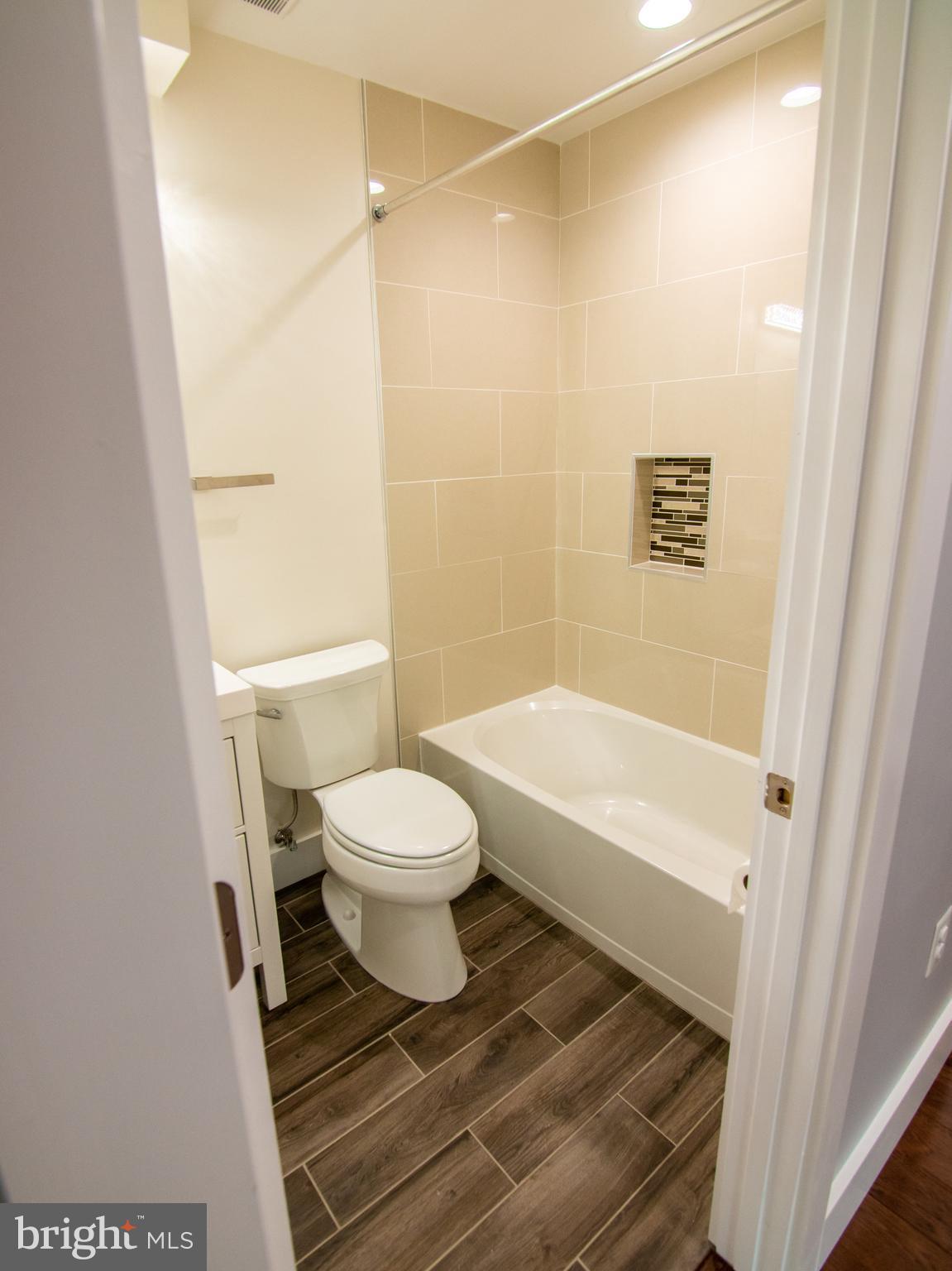 10505 Huntley Place Silver Spring, MD 20902 - Photo 7 of 23 Main level - Full bath