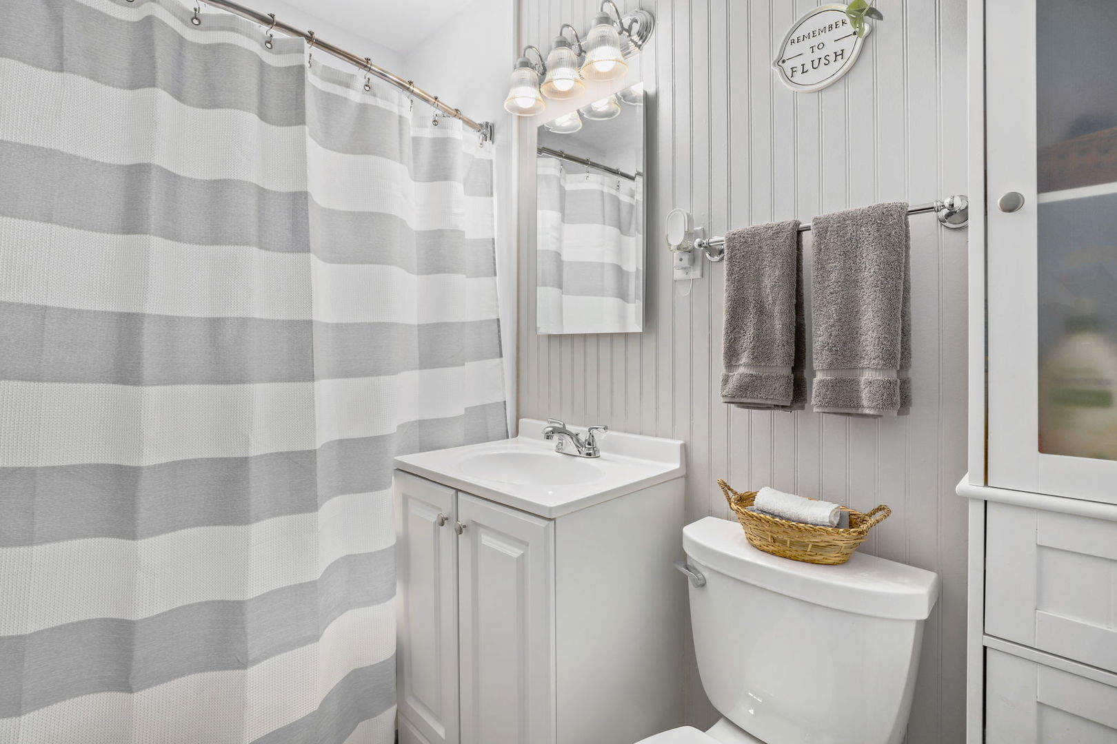 712 South Wayne Place Wheeling, IL 60090 - Photo 13 of 22 a bathroom with a sink toilet and shower