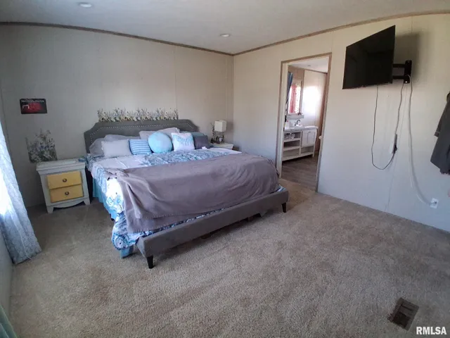 $180,000 | 1300 Jackson Avenue, Sandoval, IL 62882