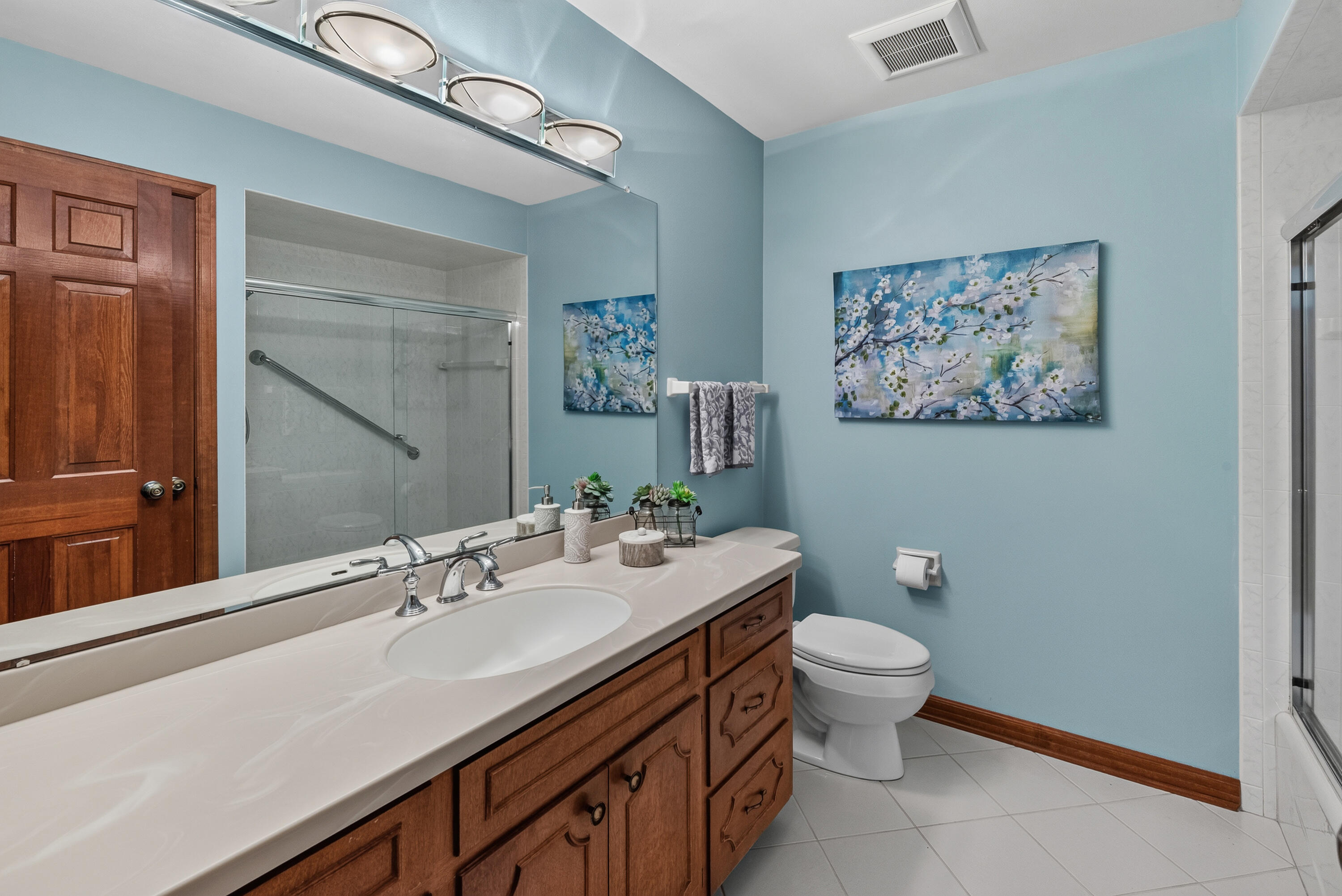 11453 Riverland Road Mequon, WI 53092 - Photo 17 of 30 Full Bathroom