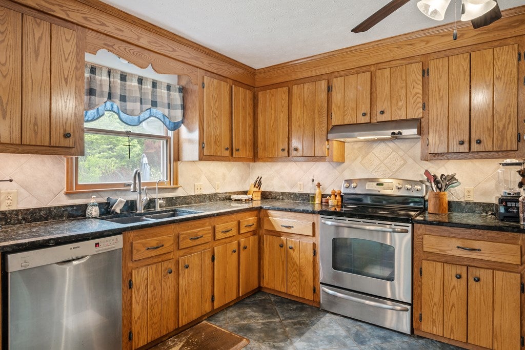 227 Dutton Hollow Road Rural Retreat, VA 24368 - Photo 37 of 81 Gallery Image 37