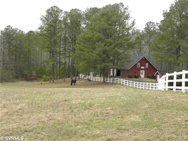 7620 Shooters Run Road New Kent, VA 23124 - Photo 3 of 24 Stable/Barn - Barn with Guest Suite & vinyl fenced