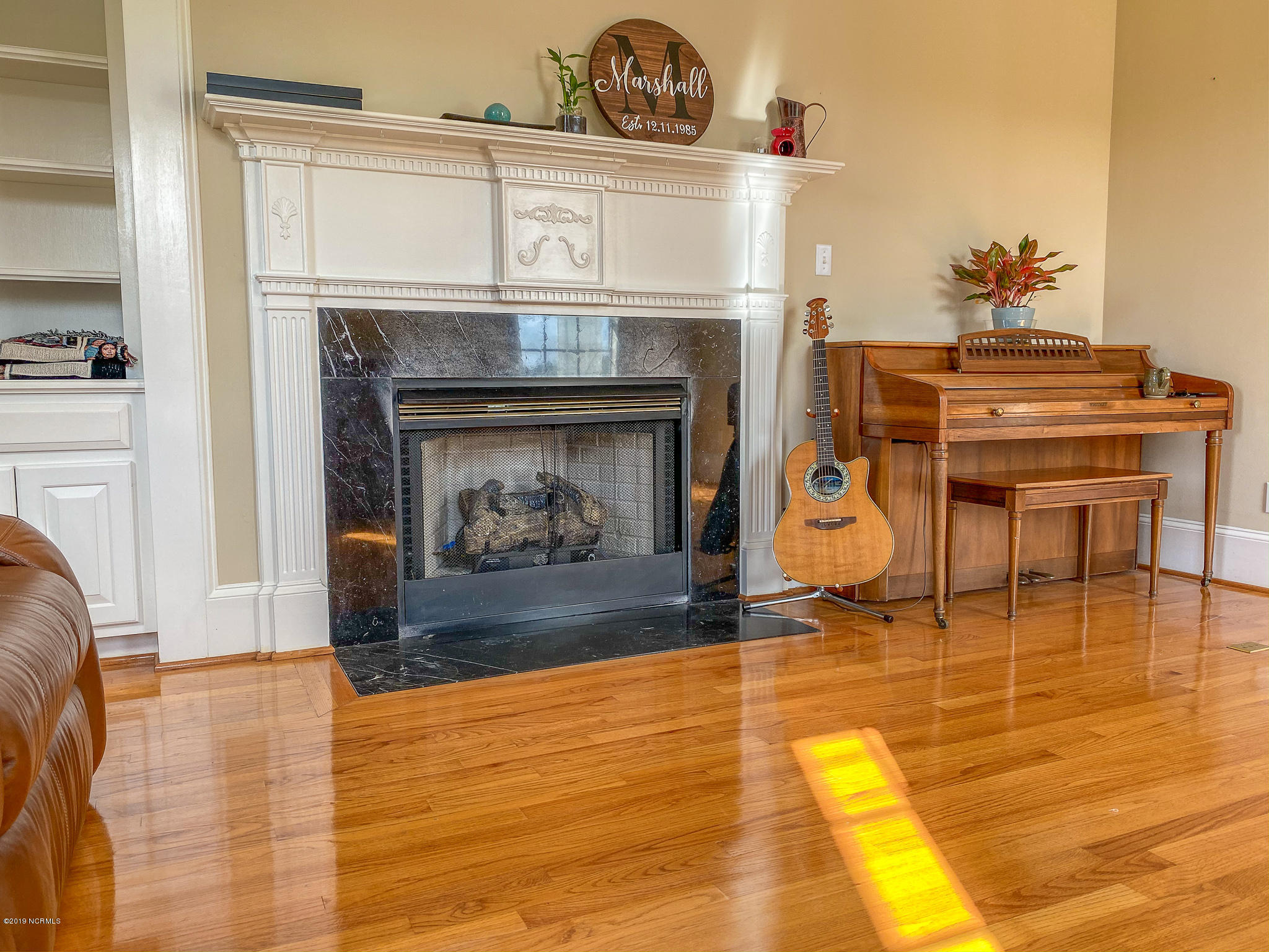 896 Pole Pocosin Road Pollocksville, NC 28573 - Photo 25 of 92 Formal living room w/gas fireplace
