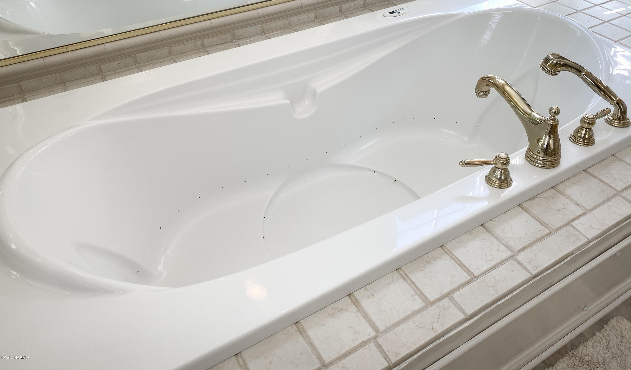 896 Pole Pocosin Road Pollocksville, NC 28573 - Photo 61 of 92 Master Bath whirlpool tub