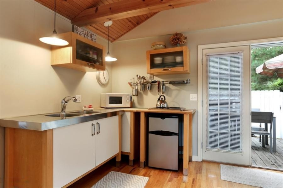 16070 Lakeshore Road Union Pier, MI 49129 - Photo 37 of 49 Cottage Kitchen