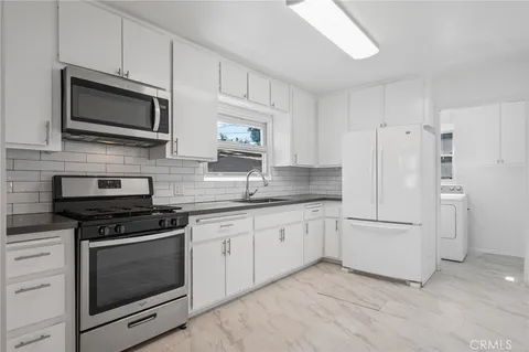 $4,800 | 2201 Manzanita Lane, Manhattan Beach, CA 90266