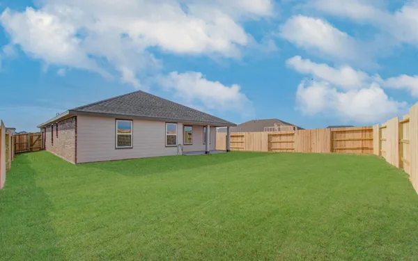 a view of a house with backyard