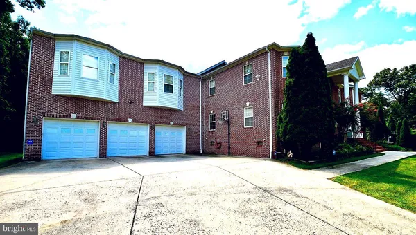 a house view with a outdoor space