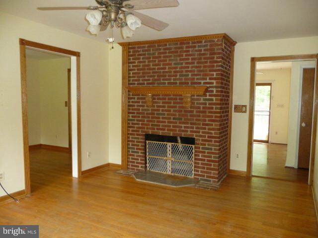 13185 Deep Run Mill Road Goldvein, VA 22720 - Photo 9 of 21 Living Room