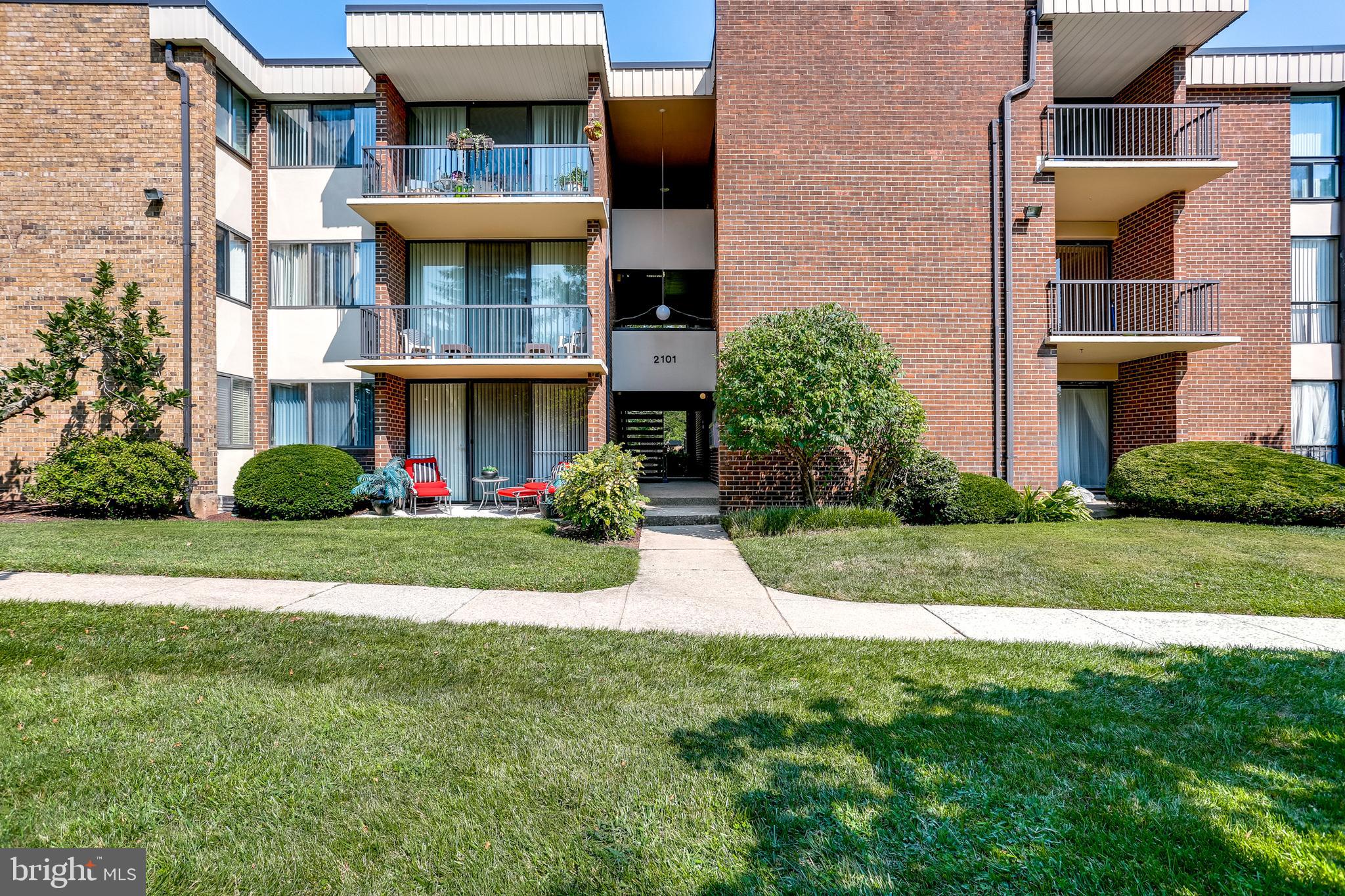 2101 Walsh View Terrace, Unit 17202 Silver Spring, MD 20902 - Photo 4 of 46 Gallery Image 4