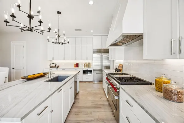 a kitchen that has a lot of cabinets in it