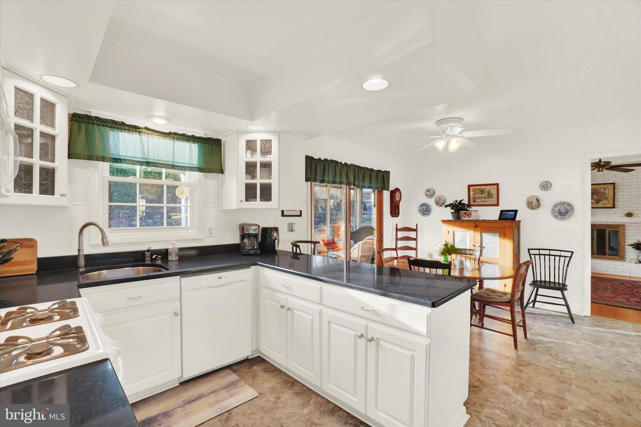 3510 Pebble Ridge Drive York, PA 17402 - Photo 10 of 41 Gallery Image 10