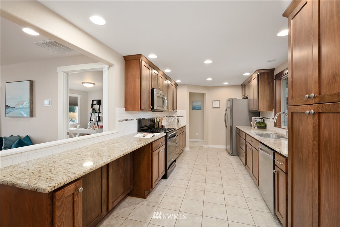 2228 Northeast 20th Street Renton, WA 98056 - Photo 8 of 37 Gallery Image 8