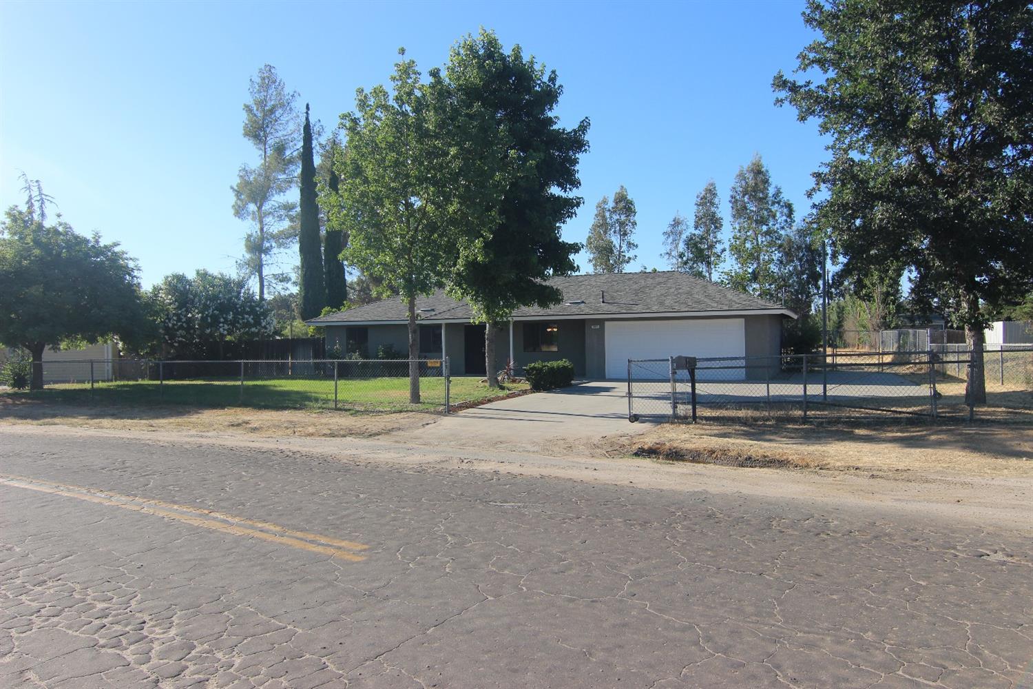 18371 Daley Road Madera, CA 93638 - Photo 3 of 33 Gallery Image 3