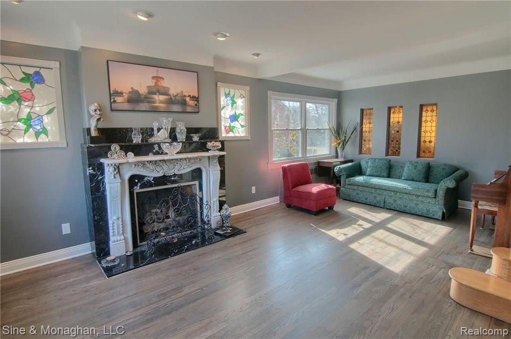 951 Roslyn Road Grosse Pointe Woods, MI 48236 - Photo 3 of 29