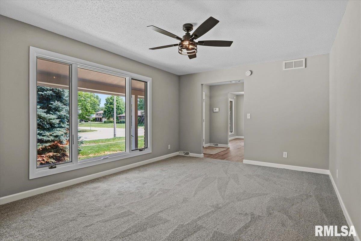 2320 Lindbergh Boulevard Springfield, IL 62704 - Photo 7 of 36