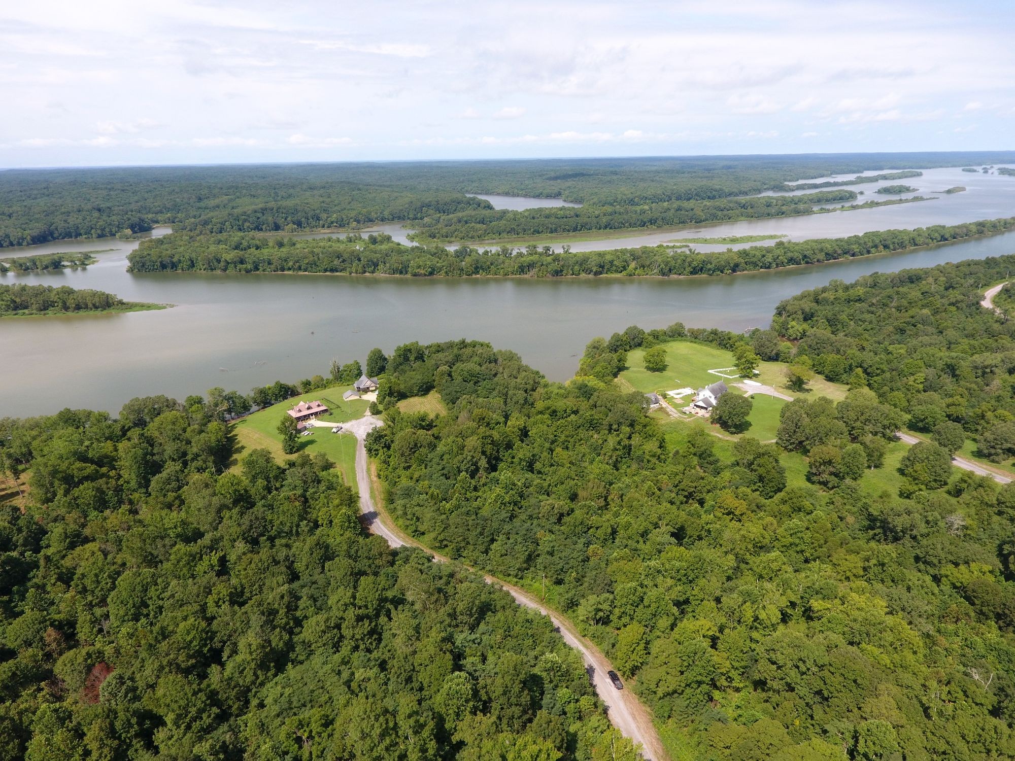 0 Diamond Point Drive Bumpus Mills, TN 37028 - Photo 6 of 20 an aerial view of ocean with residential houses with outdoor space and trees