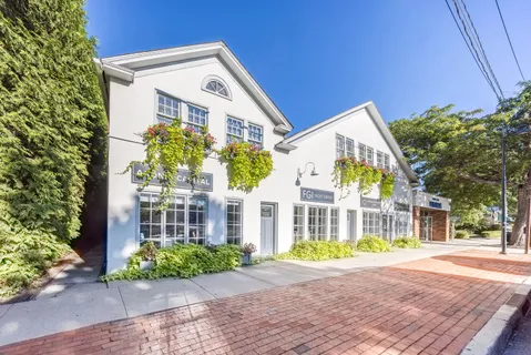 $7,750,000 | 130 North North Main Street, East Hampton, NY 11937