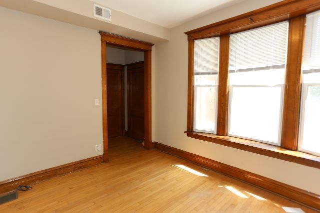 2312 West Iowa Street, Unit 1R Chicago, IL 60622 - Photo 9 of 20 a view of an empty room with a window