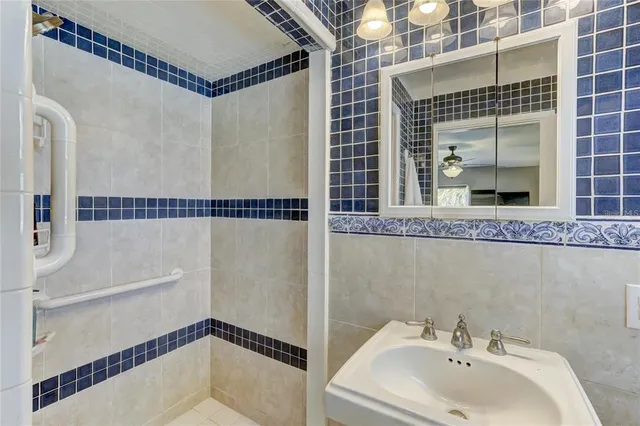 $3,000 | 711 Whitfield Avenue, Sarasota, FL 34243