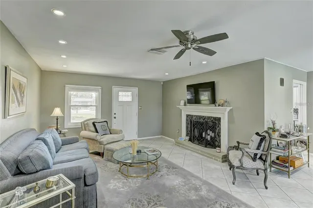 $3,000 | 711 Whitfield Avenue, Sarasota, FL 34243