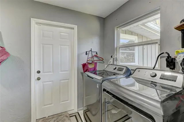 $3,000 | 711 Whitfield Avenue, Sarasota, FL 34243