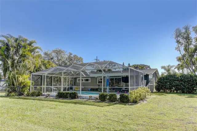 $3,000 | 711 Whitfield Avenue, Sarasota, FL 34243