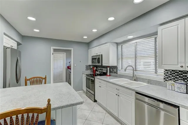 $3,000 | 711 Whitfield Avenue, Sarasota, FL 34243