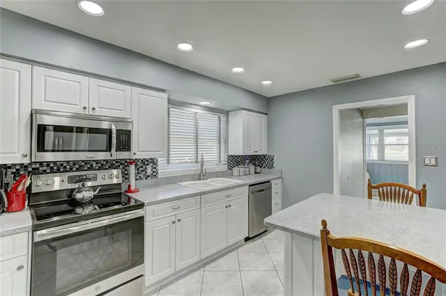 $3,000 | 711 Whitfield Avenue, Sarasota, FL 34243