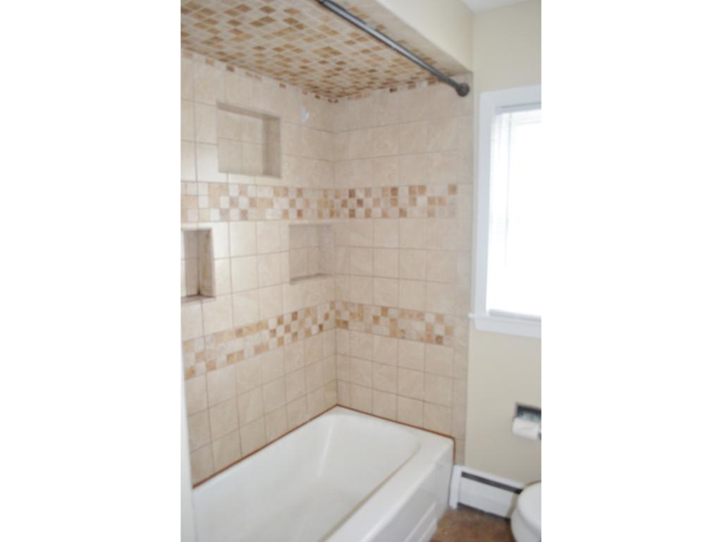 219 Fieldcrest Road Manchester, NH 03102 - Photo 11 of 27